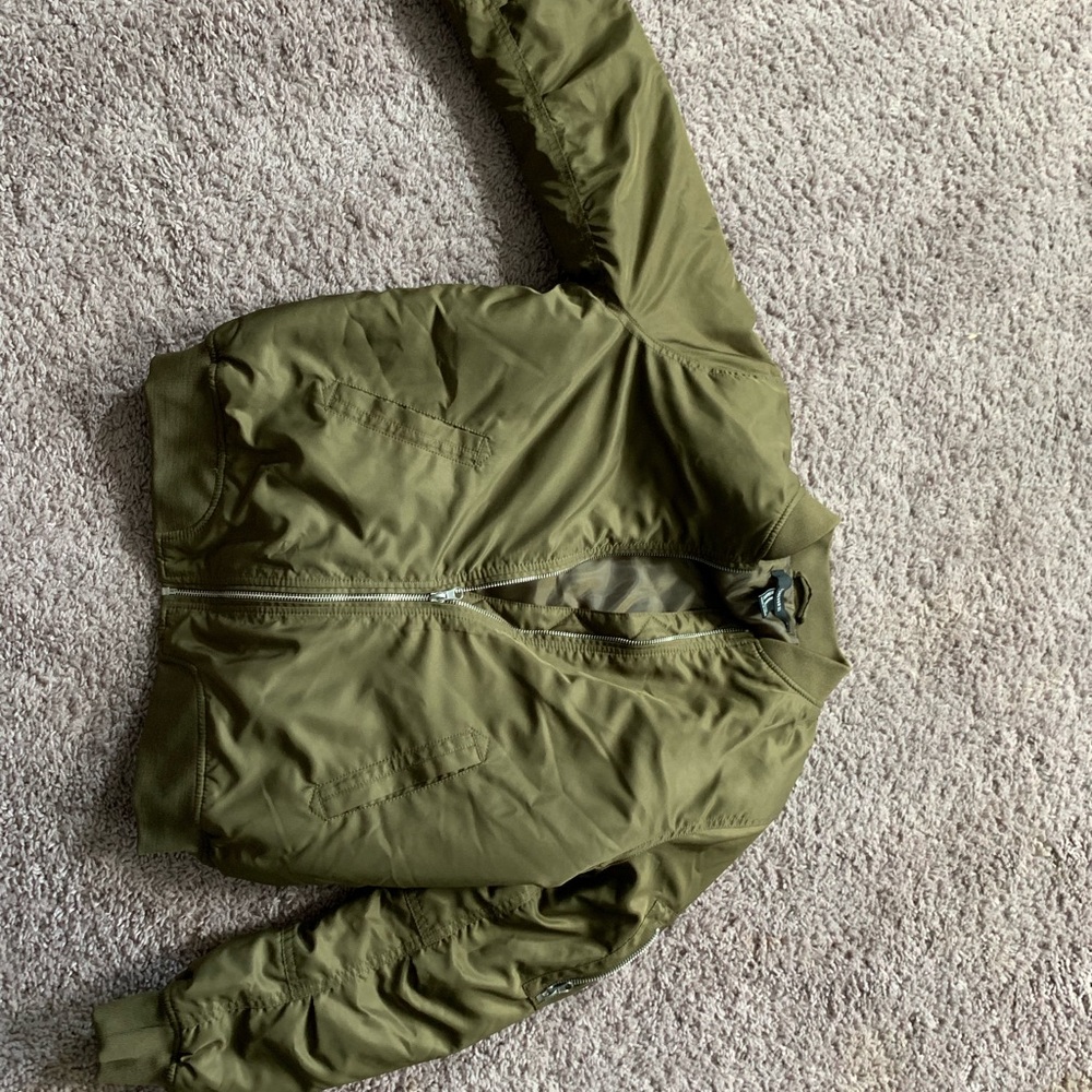 FOREVER 21 ARMY GREEN BOMBER JACKET
